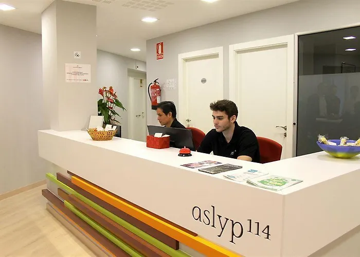 Aslyp 114 בית הארחה ברצלונה
